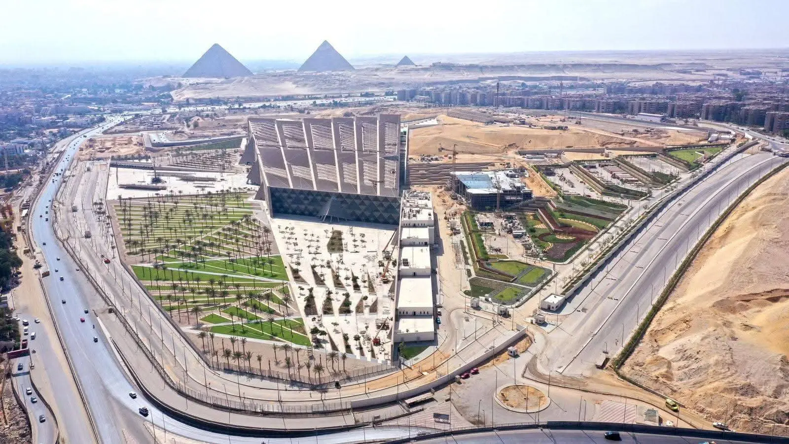 مجلة "Time" تختار المتحف المصري الكبير ضمن أفضل المعالم السياحية والأثرية للزيارة خلال عام 2026 - 1000500891