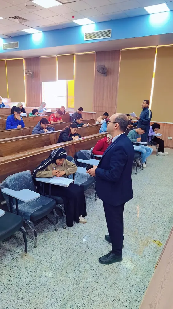 انتظام امتحانات منتصف الفصل الدراسي ببرنامجي التمريض وطب الفم والأسنان بجامعة جنوب الوادي الأهلية - 1000501058