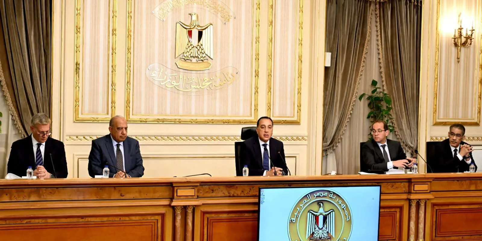 رئيس الوزراء: الحكومة تتبع سياسة التدرج في اتخاذ القرارات لضمان عدم تحميل المواطن أعباء إضافية - 1000501195
