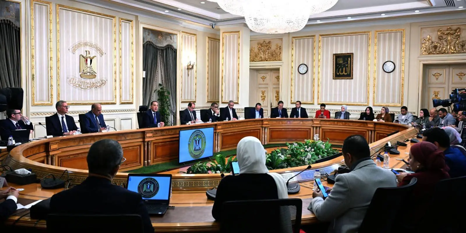 رئيس الوزراء: الحكومة تتبع سياسة التدرج في اتخاذ القرارات لضمان عدم تحميل المواطن أعباء إضافية - 1000501201