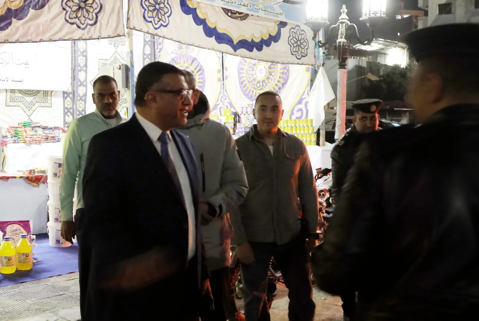 محافظ قنا يتابع تنفيذ قرار مجلس الوزراء بشأن مواعيد غلق المحال العامة