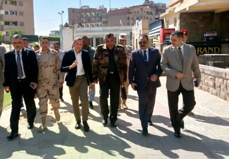 محافظ أسوان يشيد بدور القوات المسلحة فى خدمة ذوى الإعاقة - 1000501791