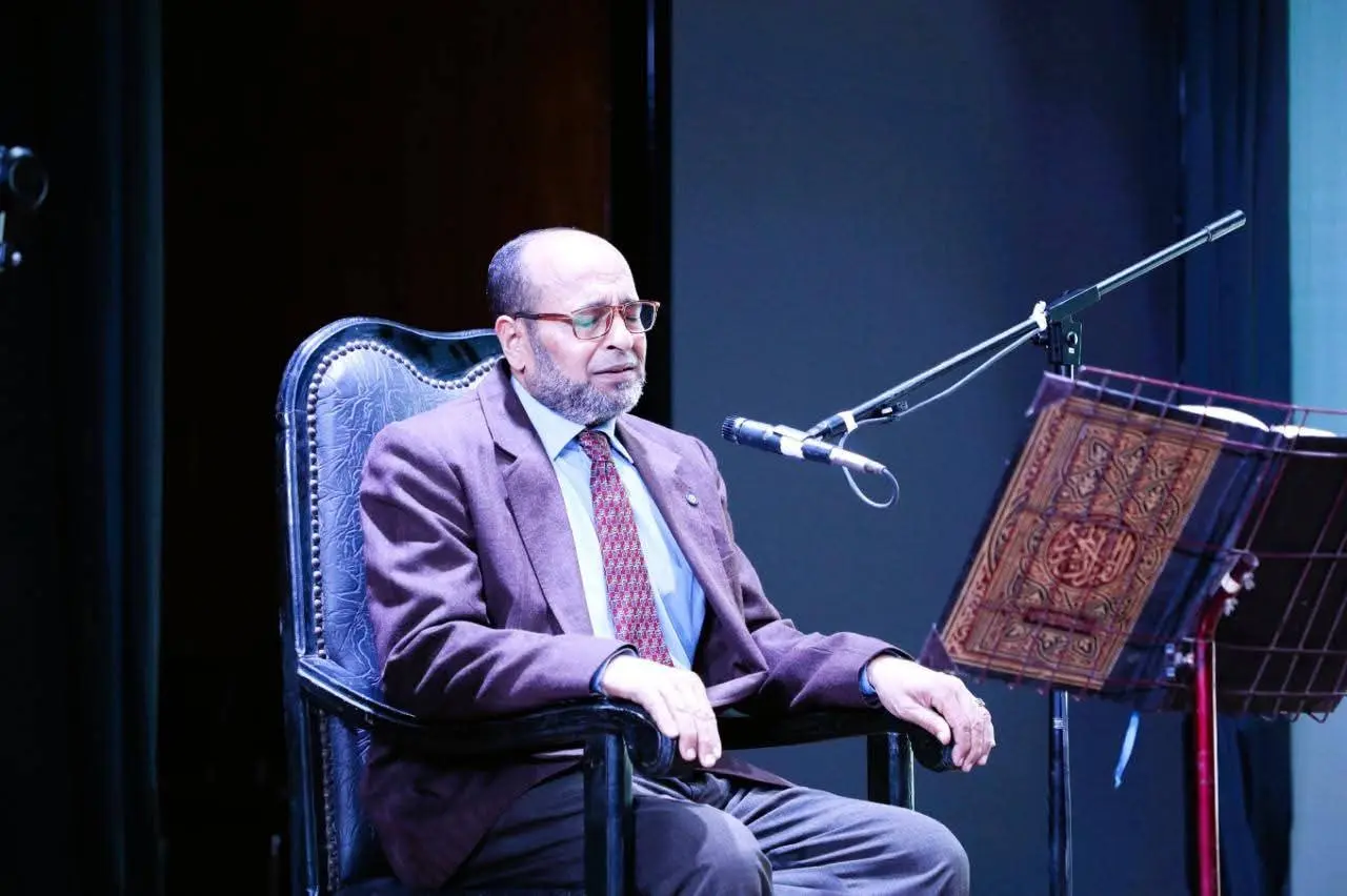 محافظ المنيا يكرم حفظة القرآن من المعلمين خلال فعاليات “محاكاة دولة التلاوة” - 1000505536