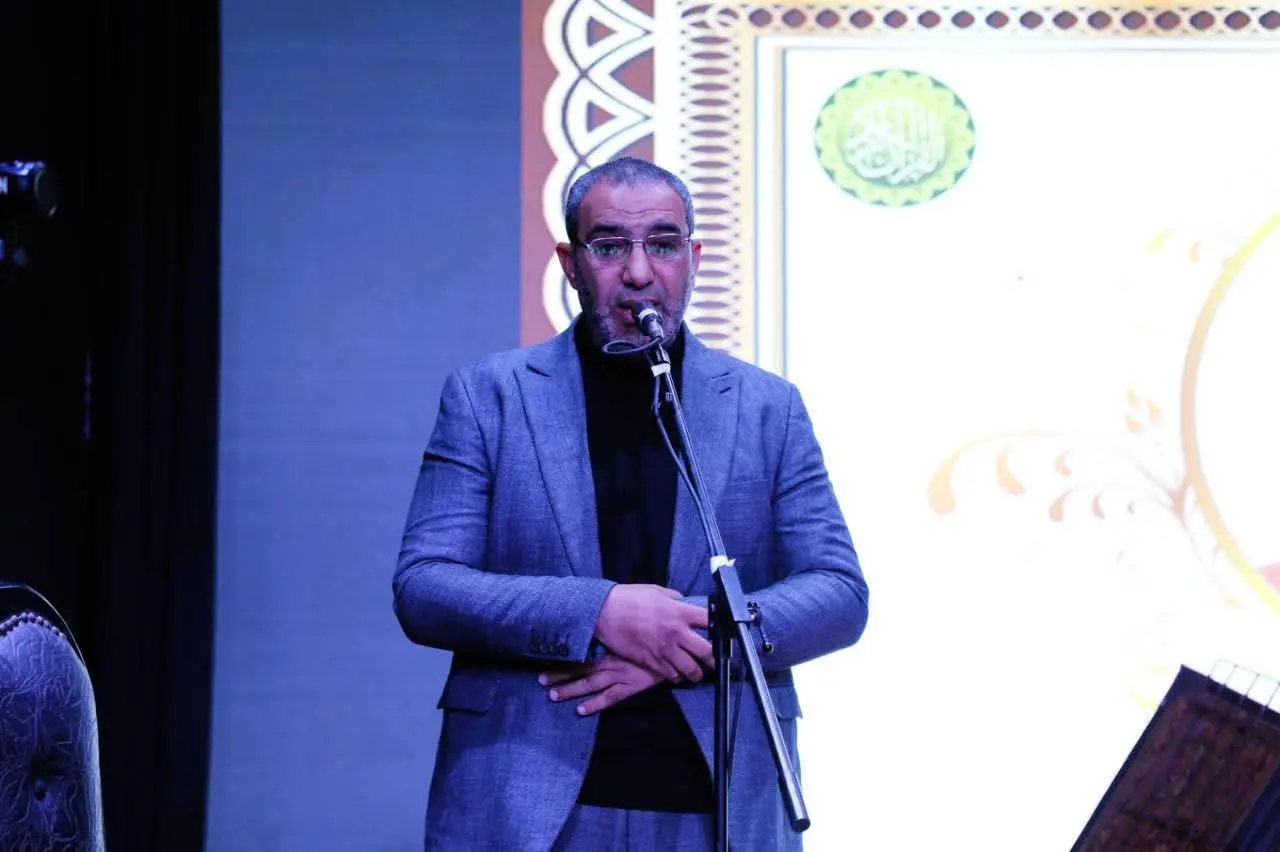 محافظ المنيا يكرم حفظة القرآن من المعلمين خلال فعاليات “محاكاة دولة التلاوة” - 1000505541