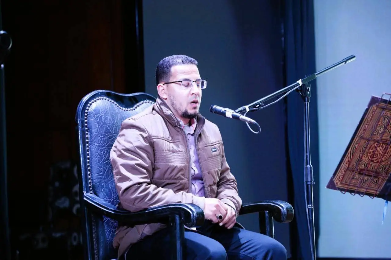 محافظ المنيا يكرم حفظة القرآن من المعلمين خلال فعاليات “محاكاة دولة التلاوة” - 1000505542