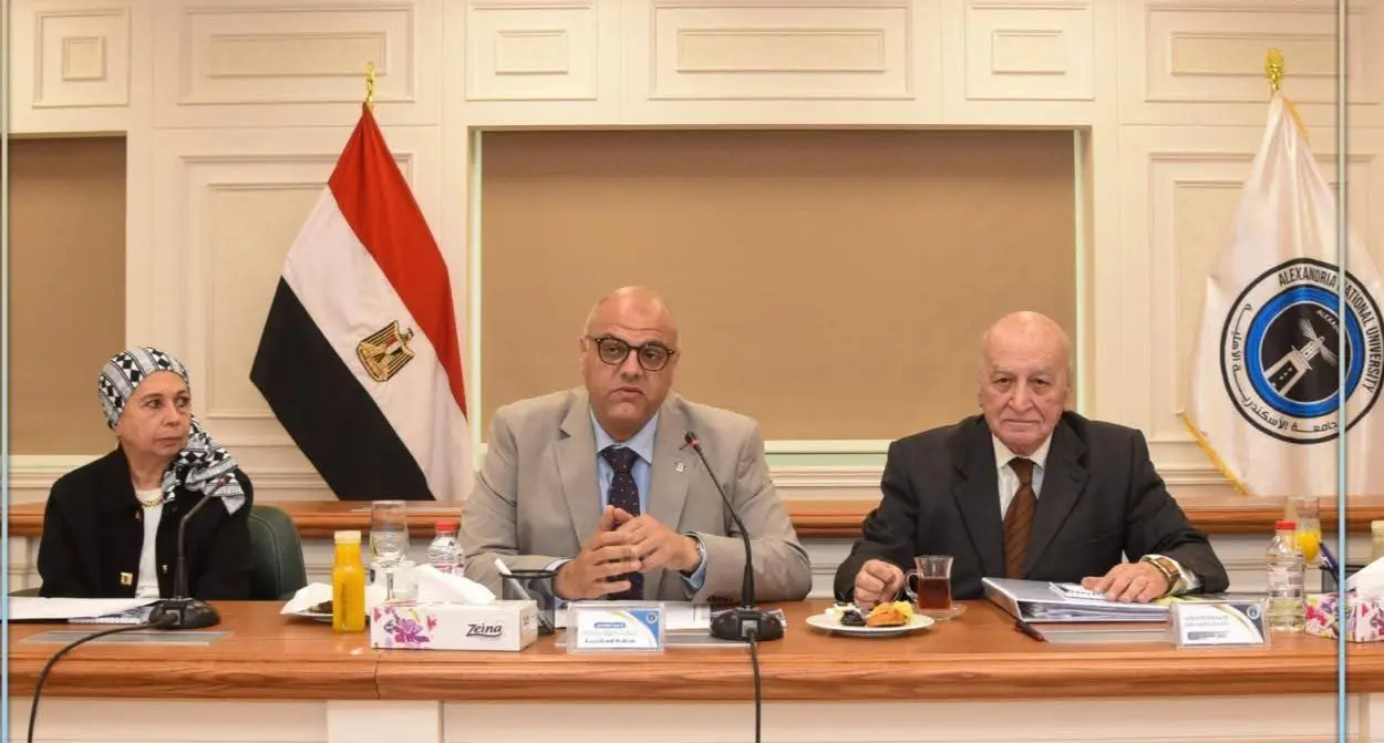 محافظ الإسكندرية يشهد اجتماع مجلس أمناء الجامعة الأهلية لمتابعة خطط التطوير