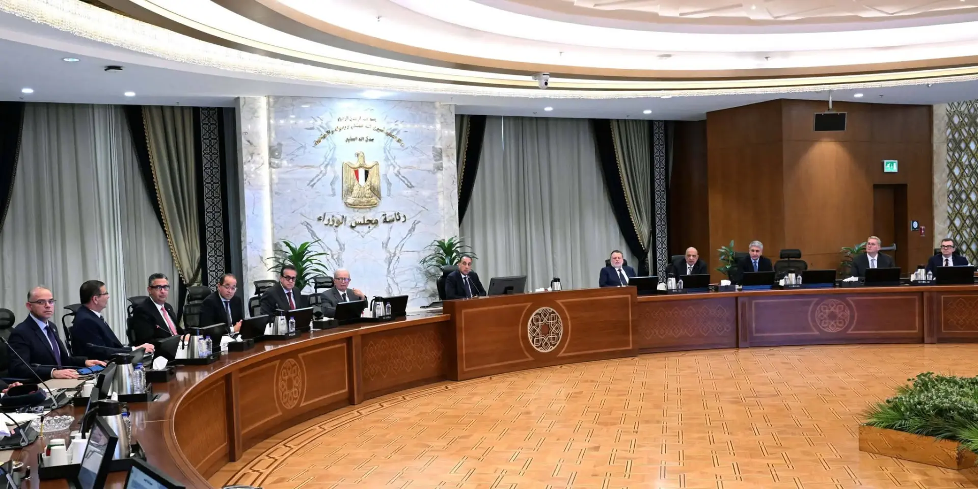 تعليق العمل بقرارات الإغلاق الخاصة بالمحال العامة خلال أسبوع أعياد المواطنين الأقباط - 1000507721