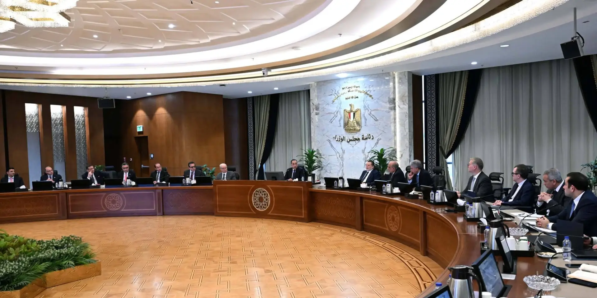 تعليق العمل بقرارات الإغلاق الخاصة بالمحال العامة خلال أسبوع أعياد المواطنين الأقباط - 1000507725