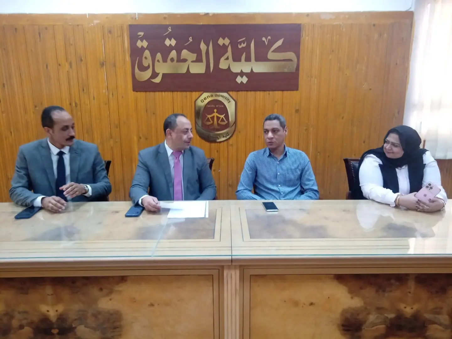 حقوق قنا تبدأ مراجعة التخصصات ضمن المشروع الرئاسي لتقييم البرامج الدراسية - 1000508698