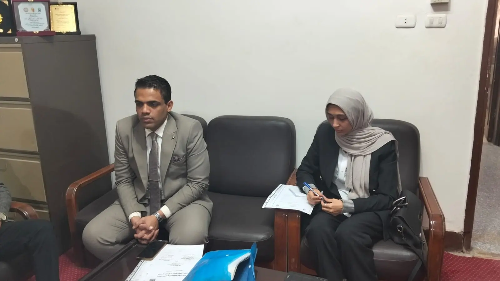 د. أحمد زكير يترأس السيمنار العلمي لمناقشة رسائل الدكتوراه بكلية الحقوق في قنا - 1000512129