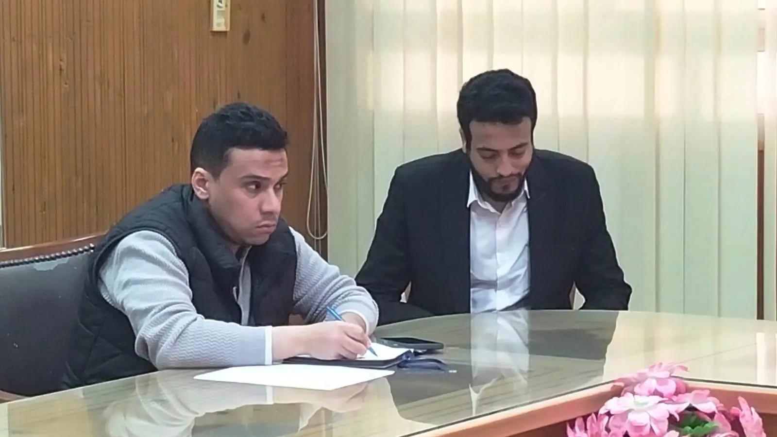 د. أحمد زكير يترأس السيمنار العلمي لمناقشة رسائل الدكتوراه بكلية الحقوق في قنا - 1000512131