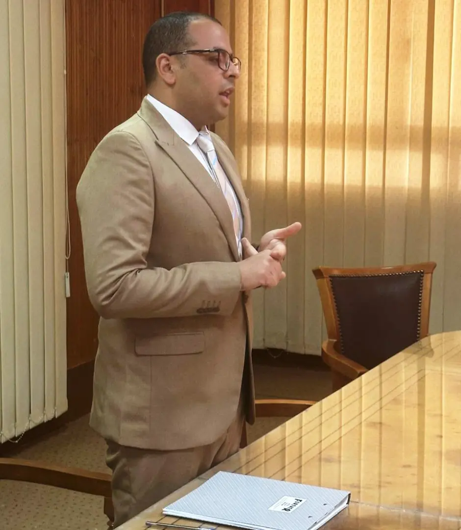 د. أحمد زكير يترأس السيمنار العلمي لمناقشة رسائل الدكتوراه بكلية الحقوق في قنا - 1000512135