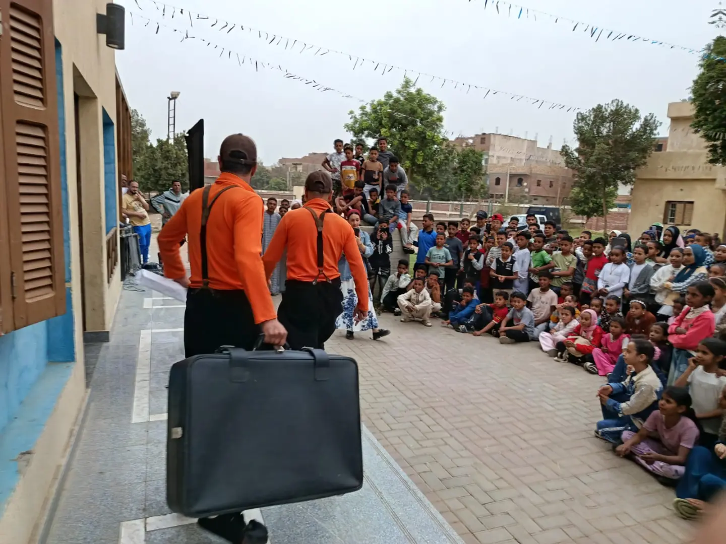 زخم كبير لفعاليات مهرجان مسرح الجنوب يجذب جمهور قرى قنا - 1000513970
