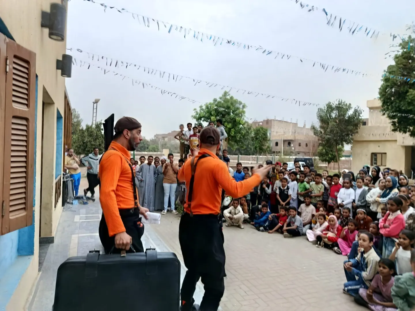 زخم كبير لفعاليات مهرجان مسرح الجنوب يجذب جمهور قرى قنا - 1000513992