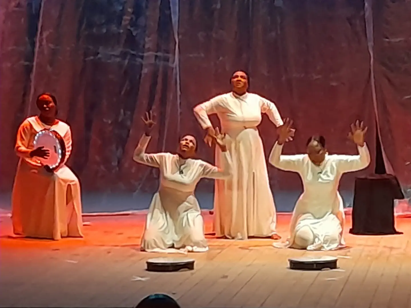 "أناكوندا" و"نون الفجوة" يواصلان عروض مهرجان مسرح شباب الجنوب بقنا - 1000516308
