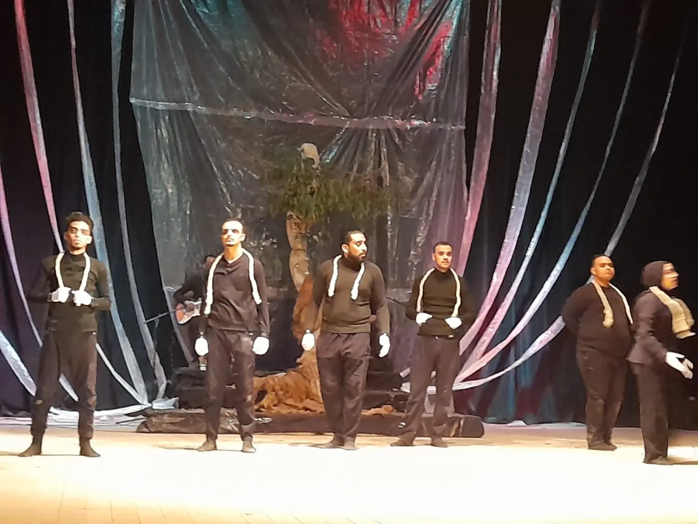 "أناكوندا" و"نون الفجوة" يواصلان عروض مهرجان مسرح شباب الجنوب بقنا - 1000516310