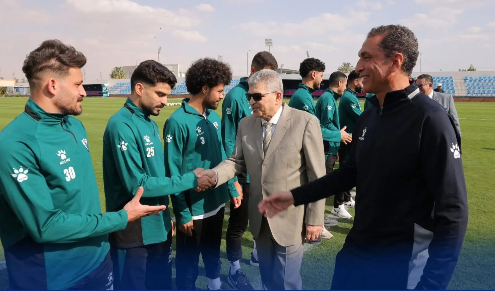 رئيس هيئة قناة السويس يهنئ نادي القناة بالصعود للدوري الممتاز بعد غياب 12 عاماً - 1000520560