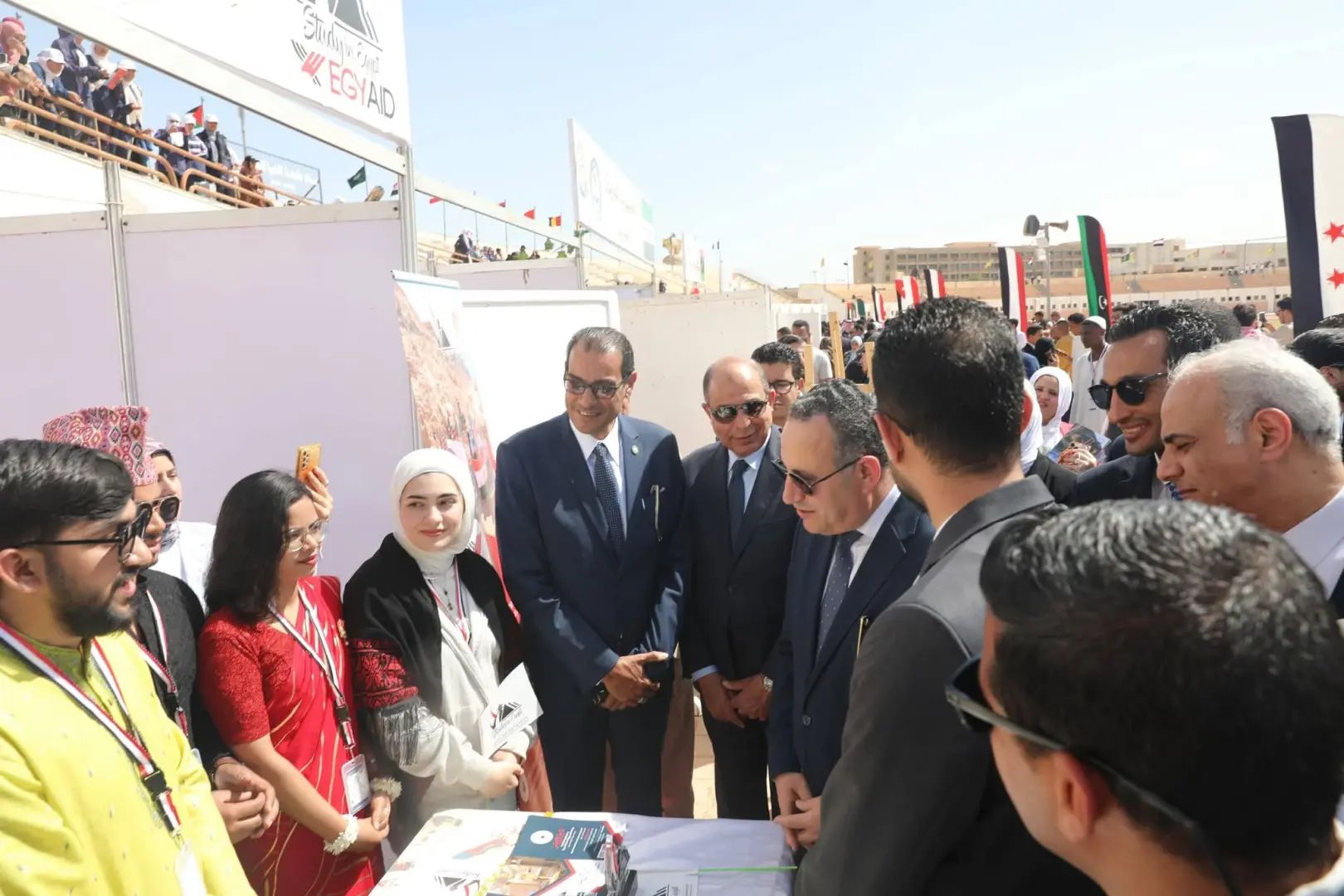 وزير التعليم العالي ومحافظ المنيا ورئيس الجامعة يشهدون ختام فعاليات "ملتقى الحضارات" - 1000522808