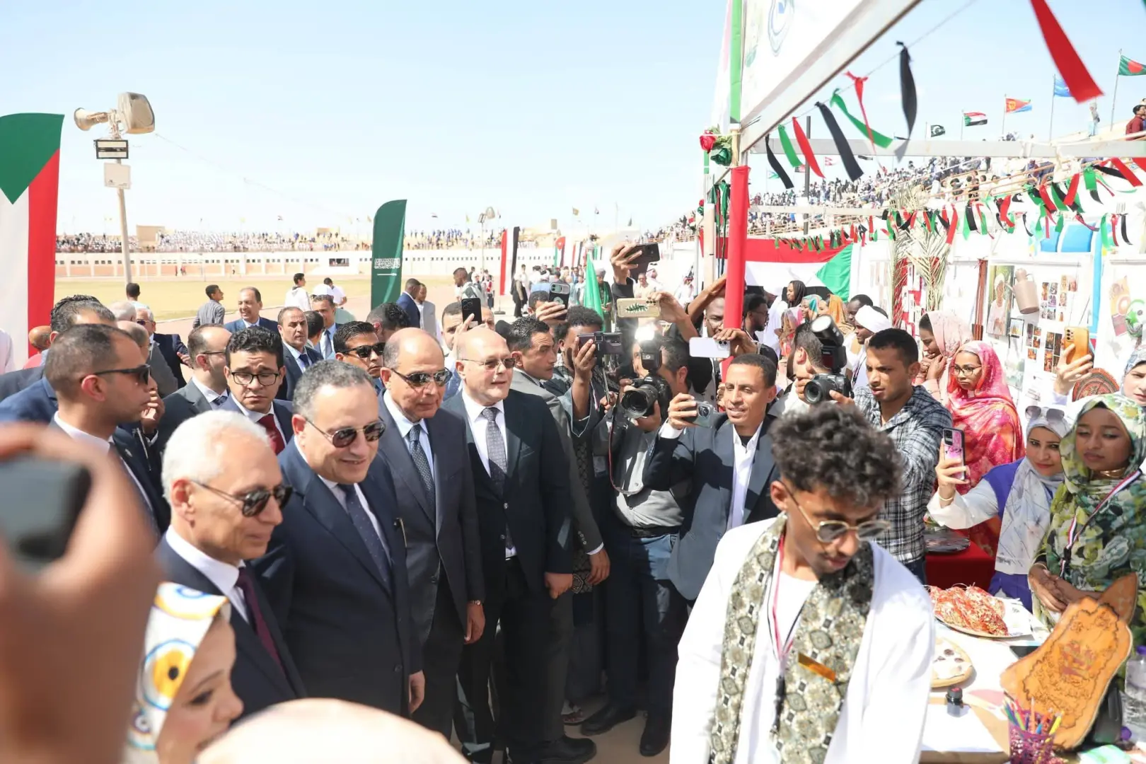وزير التعليم العالي ومحافظ المنيا ورئيس الجامعة يشهدون ختام فعاليات "ملتقى الحضارات" - 1000522809