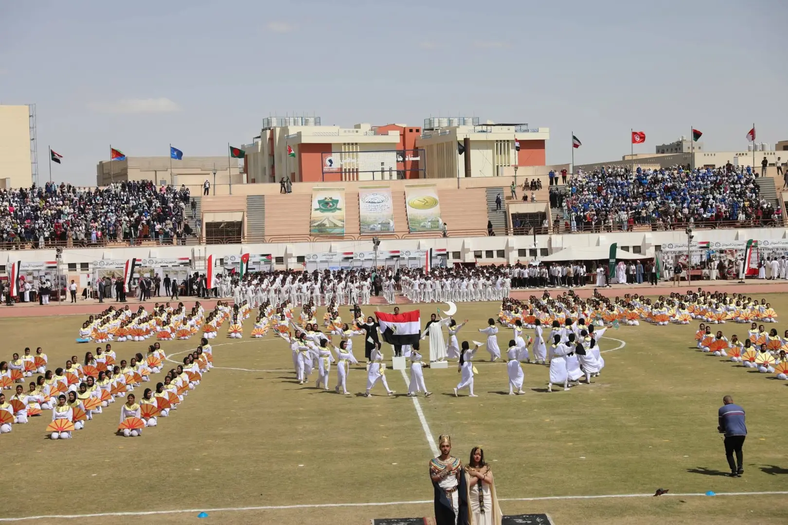 وزير التعليم العالي ومحافظ المنيا ورئيس الجامعة يشهدون ختام فعاليات "ملتقى الحضارات" - 1000522810