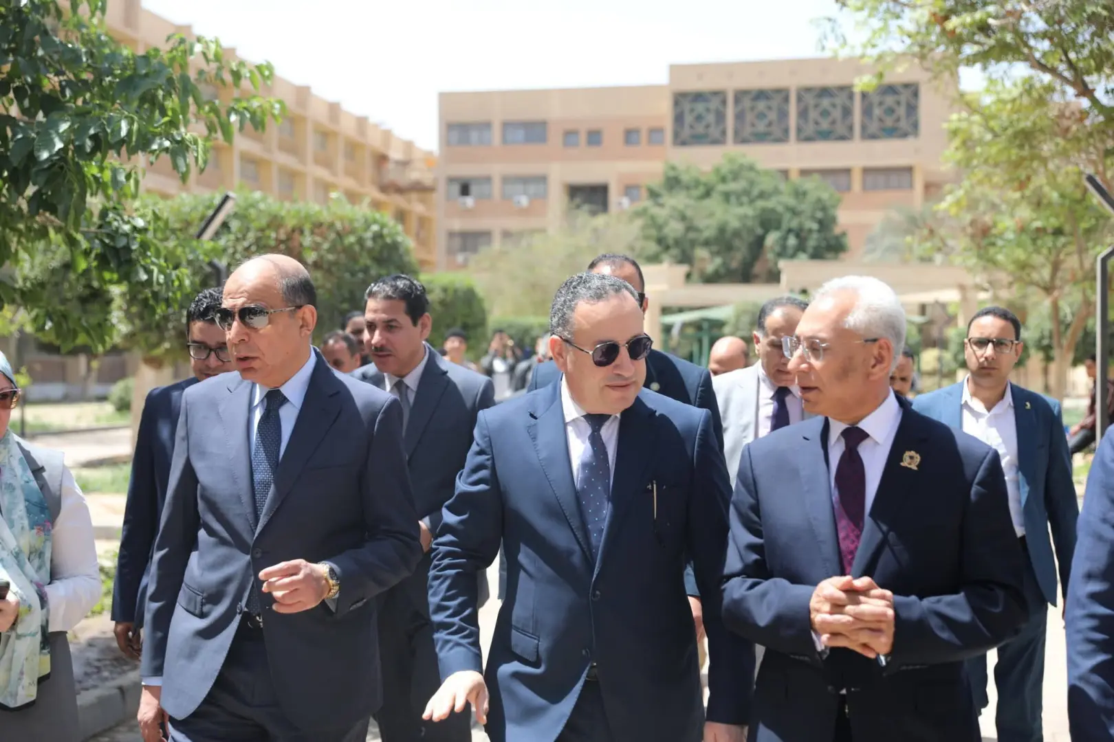 وزير التعليم العالي يتفقد.سير الأعمال التنفيذية بجامعة المنيا التكنولوجية - 1000522831