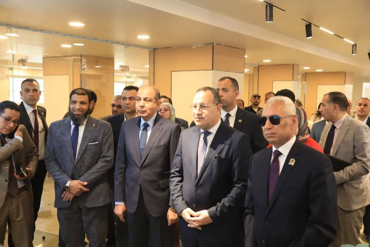 وزير التعليم العالي يفتتح مشروعات تعليمية وخدمية بجامعة المنيا بتكلفة 350 مليون جنيه - 1000522888
