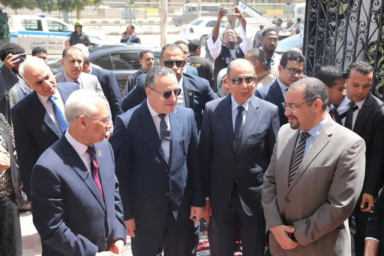 وزير التعليم العالي يفتتح مشروعات تعليمية وخدمية بجامعة المنيا بتكلفة 350 مليون جنيه - 1000522890