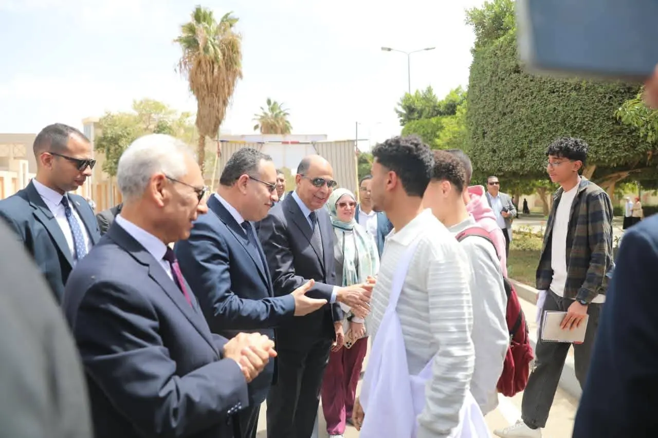 وزير التعليم العالي يفتتح مشروعات تعليمية وخدمية بجامعة المنيا بتكلفة 350 مليون جنيه - 1000522893