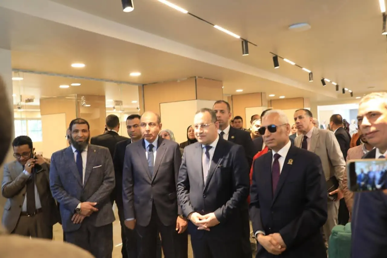 وزير التعليم العالي يفتتح مشروعات تعليمية وخدمية بجامعة المنيا بتكلفة 350 مليون جنيه - 1000522896