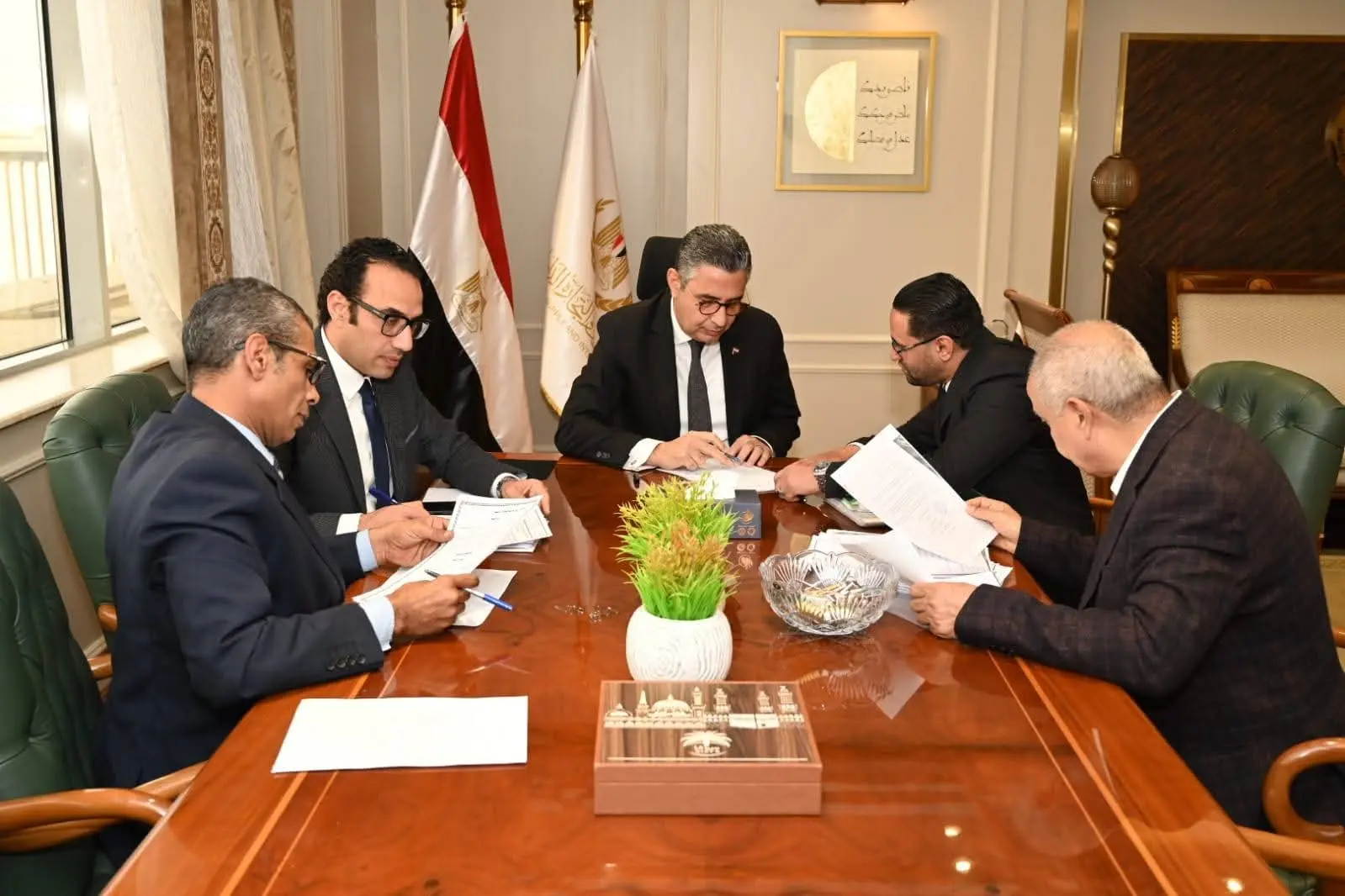 وزير التموين يلتقي أعضاء مجلسي النواب والشيوخ لبحث مطالب المواطنين وتعزيز التواصل السياسي - 1000522970