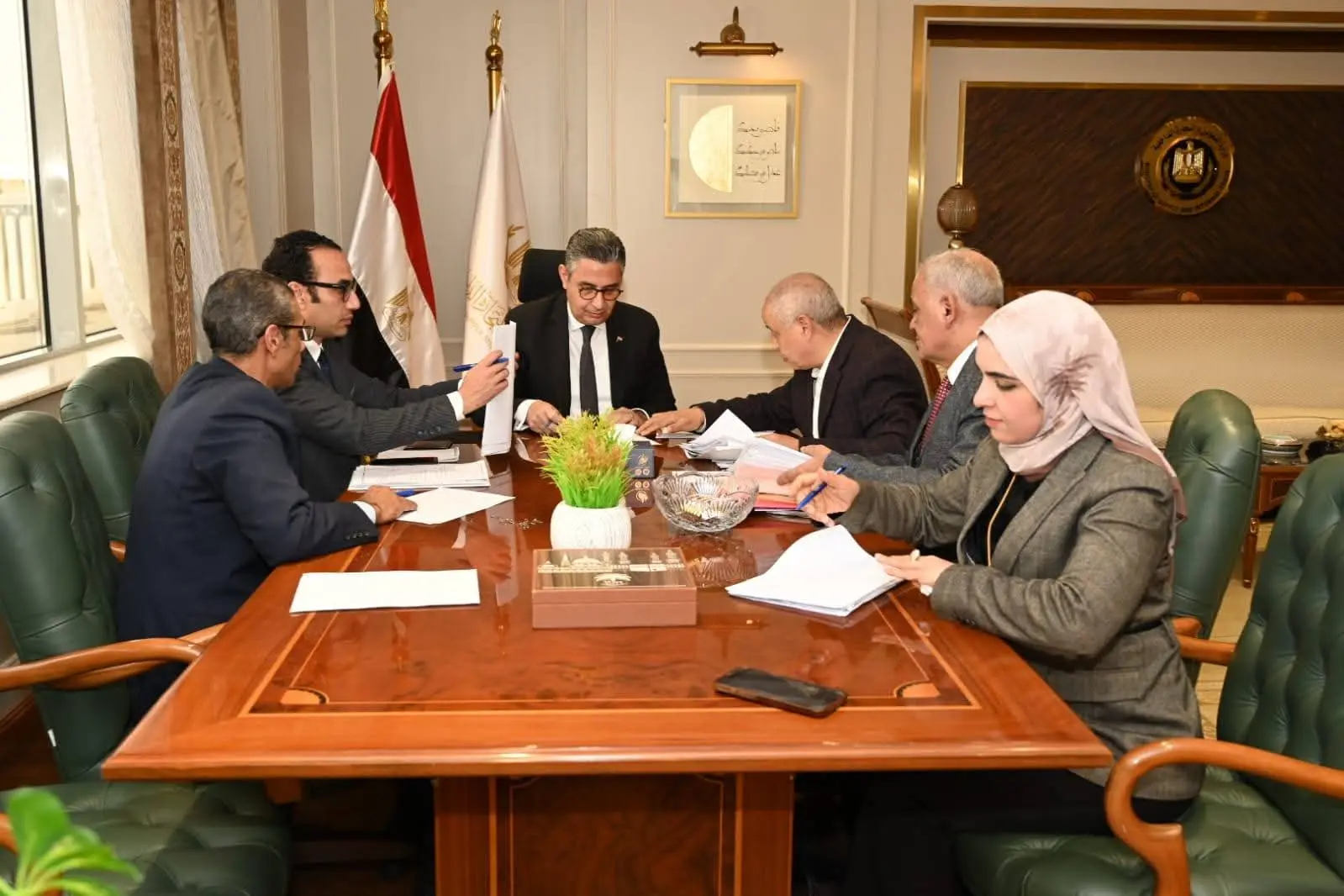 وزير التموين يلتقي أعضاء مجلسي النواب والشيوخ لبحث مطالب المواطنين وتعزيز التواصل السياسي - 1000522972