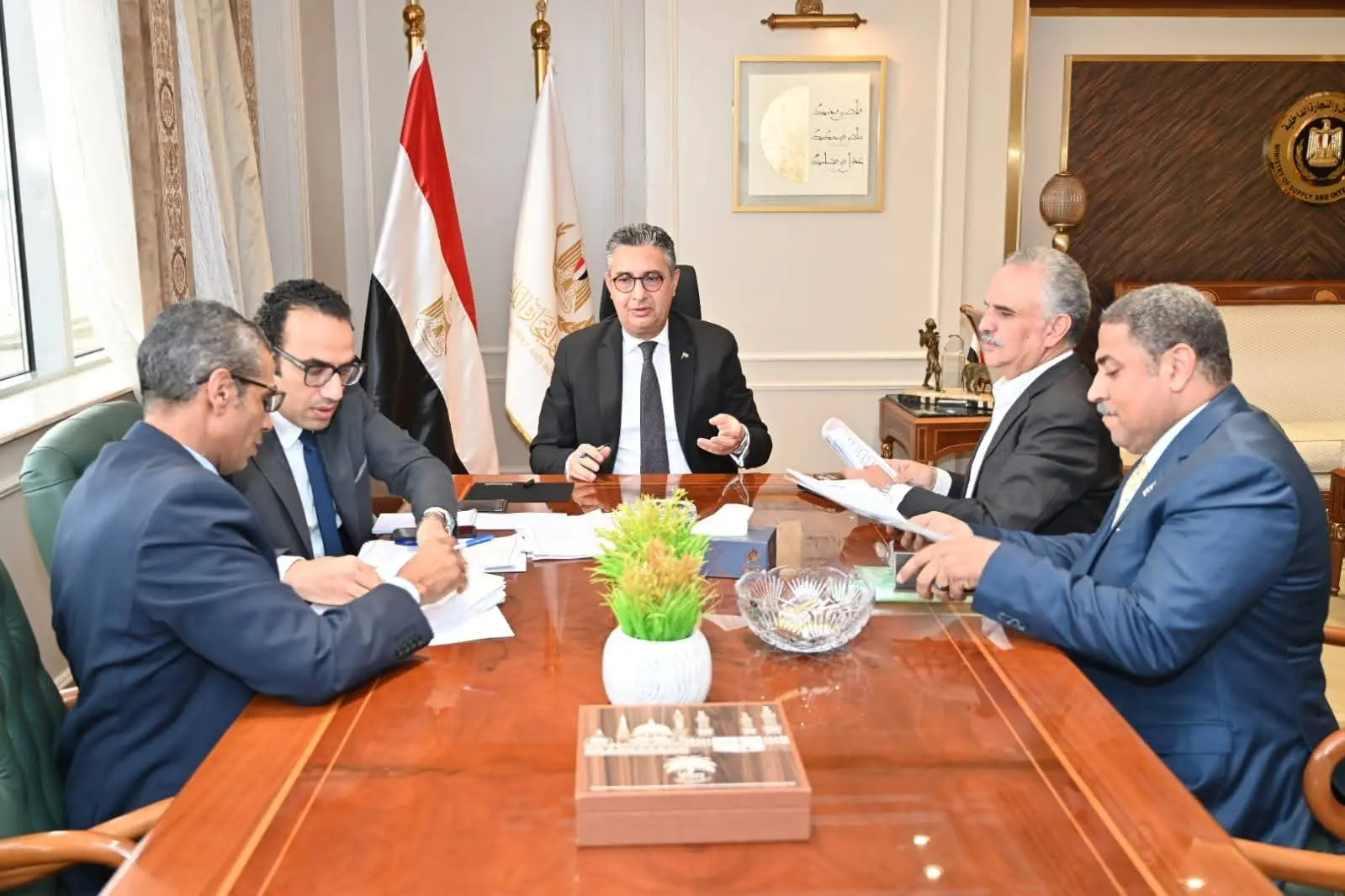 وزير التموين يلتقي أعضاء مجلسي النواب والشيوخ لبحث مطالب المواطنين وتعزيز التواصل السياسي