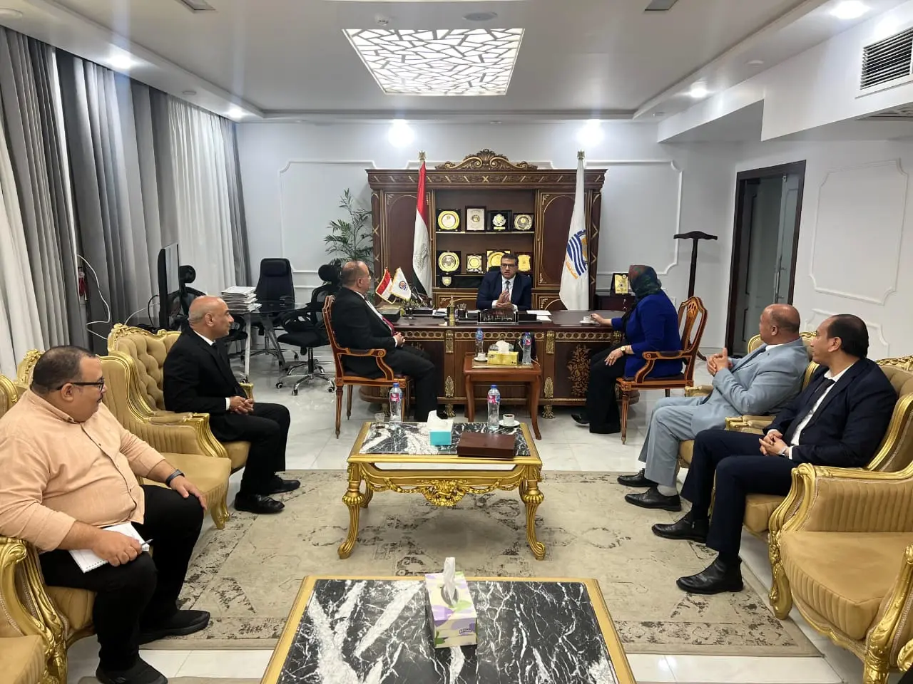 محافظ قنا يستقبل وفد مدارس النيل لبحث تعزيز سبل التعاون لدعم العملية التعليمية - 1000524279