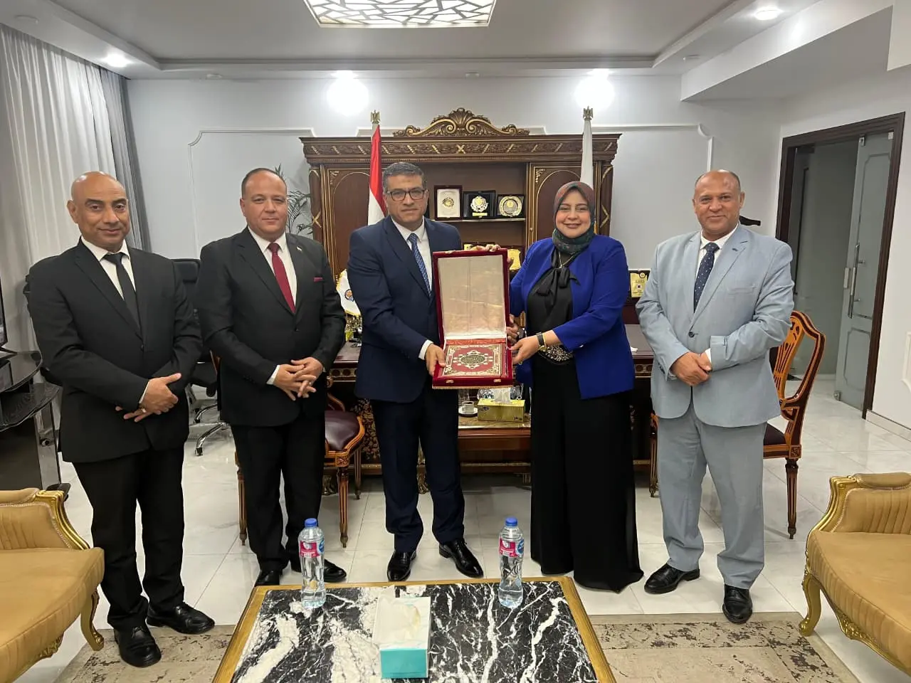 محافظ قنا يستقبل وفد مدارس النيل لبحث تعزيز سبل التعاون لدعم العملية التعليمية