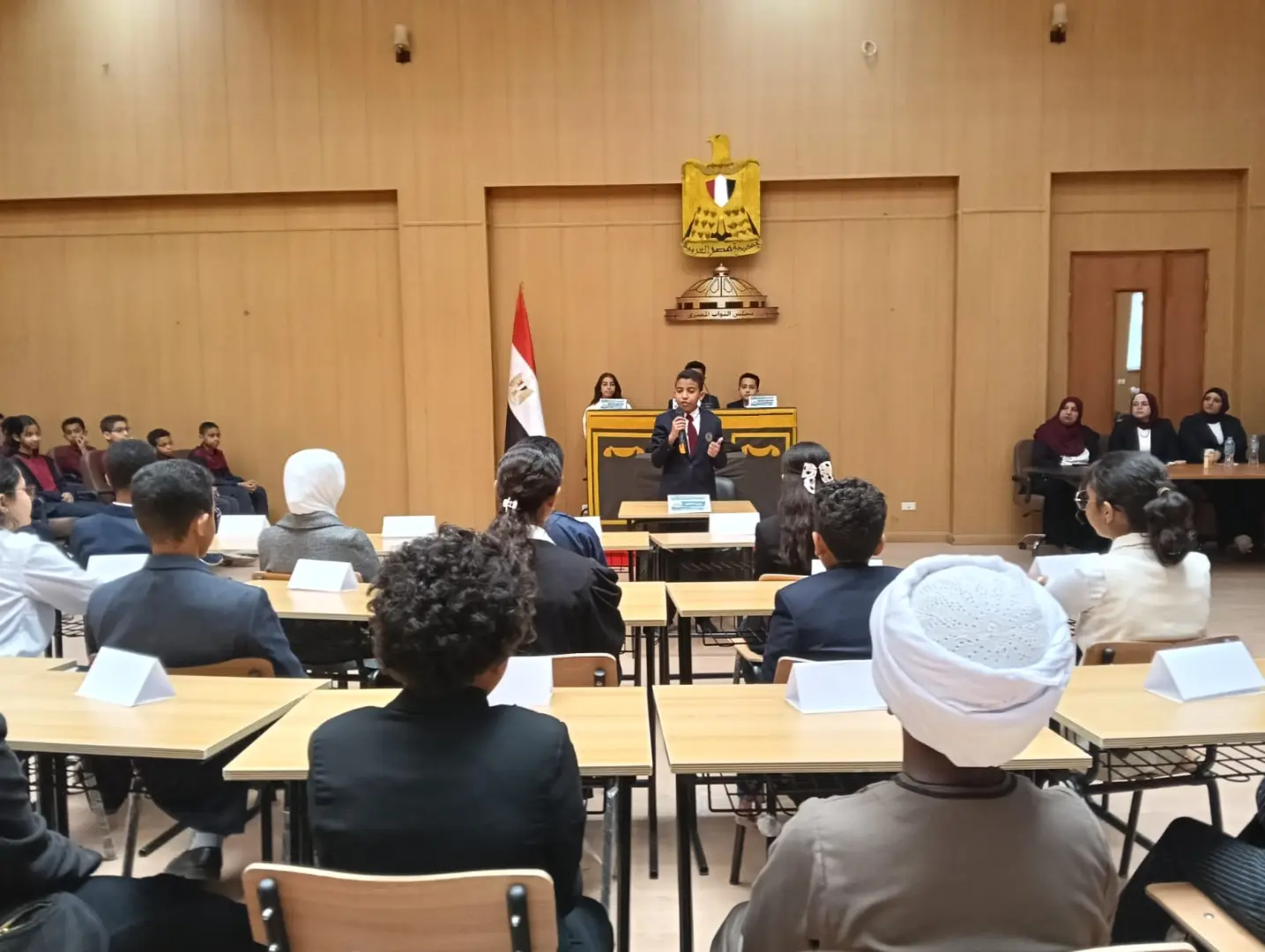 وكيل تعليم قنا يشهد نموذج محاكاة مجلس النواب لطلاب “النيل الدولية” - 1000524604