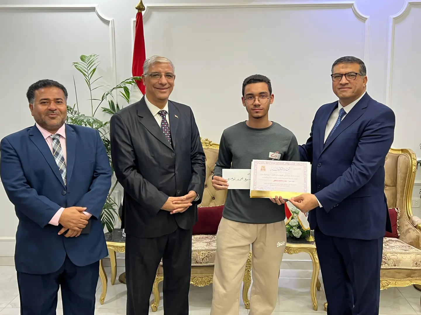 لحصولهم على المراكز الأولى جمهوريًا.. محافظ قنا يكرم الطلاب المتفوقين وطلاب STEM تقديرًا لتفوقهم وتميزهم - 1000524639