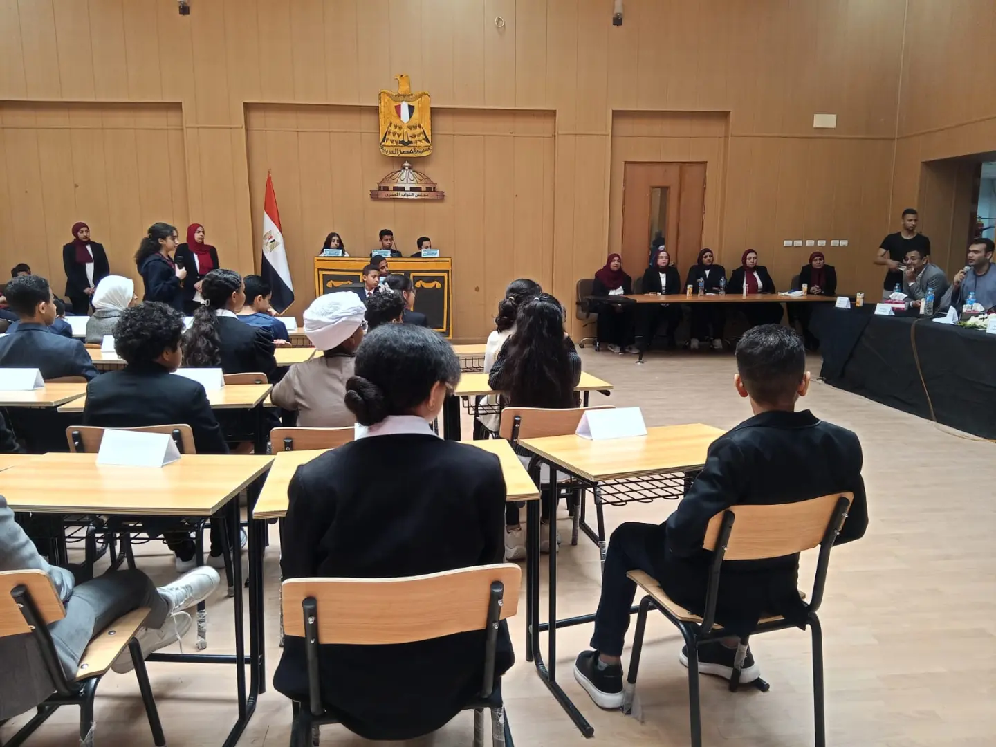 طلاب “النيل المصرية الدولية بقنا” يناقشون عمالة الأطفال في محاكاة متميزة لمجلس النواب - 1000525105