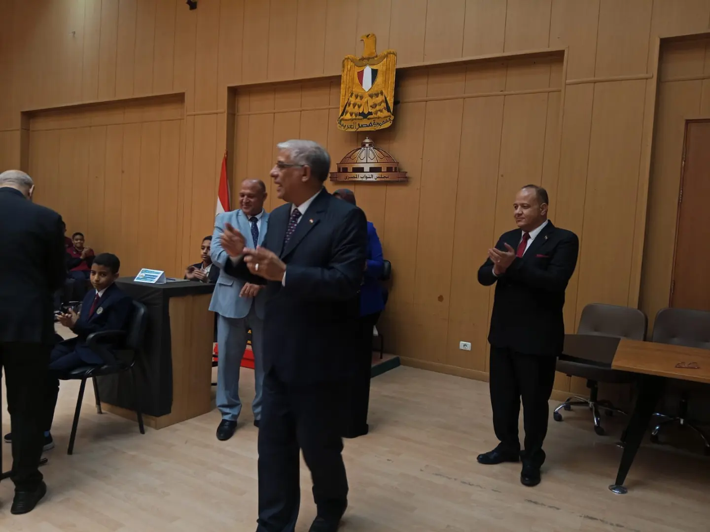 طلاب “النيل المصرية الدولية بقنا” يناقشون عمالة الأطفال في محاكاة متميزة لمجلس النواب - 1000525150