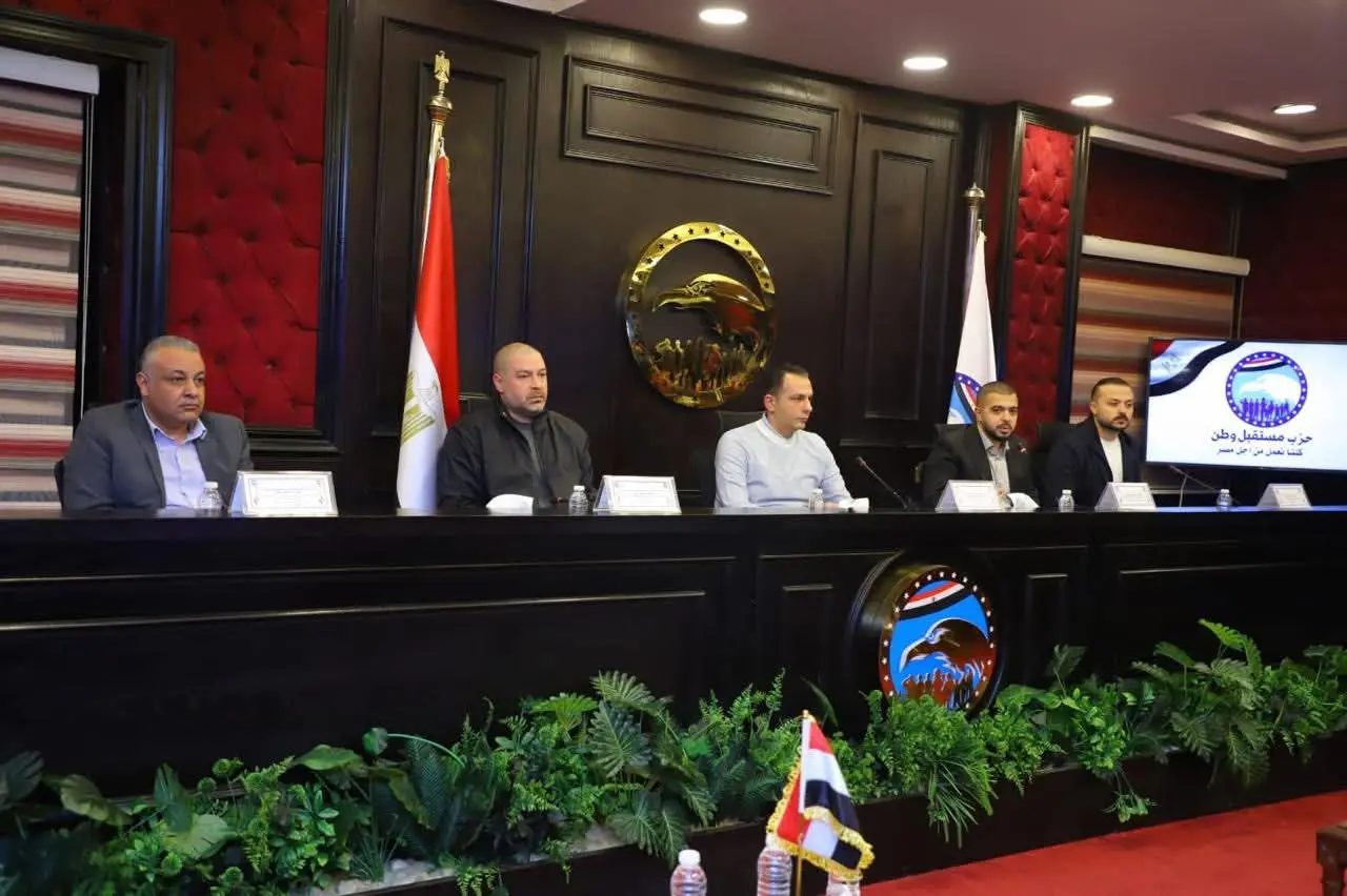 “مستقبل وطن” يكرم كوادر أمانة العمل الجماهيري في المحافظات - 1000525586