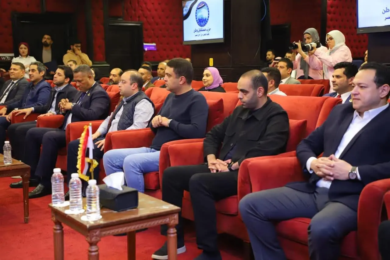 “مستقبل وطن” يكرم كوادر أمانة العمل الجماهيري في المحافظات - 1000525599