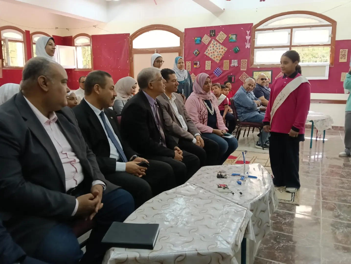 وكيل تعليم قنا يشهد ختام الأنشطة بمدرسة "تحيا مصر 1" - 1000527600