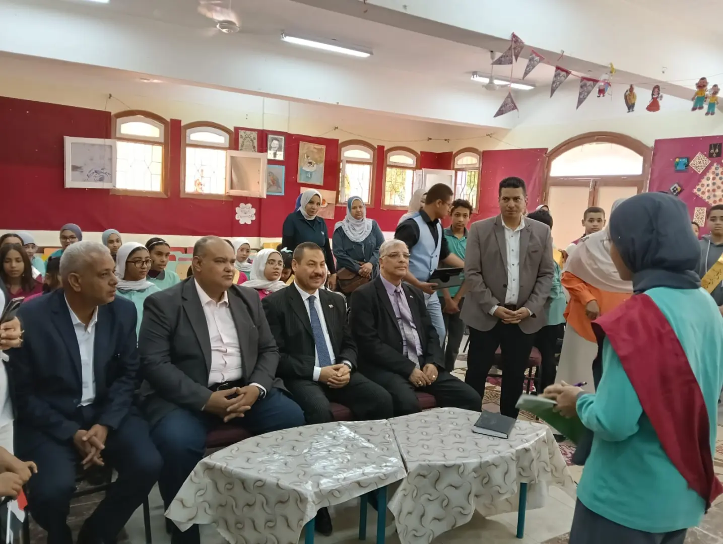 وكيل تعليم قنا يشهد ختام الأنشطة بمدرسة "تحيا مصر 1" - 1000527615