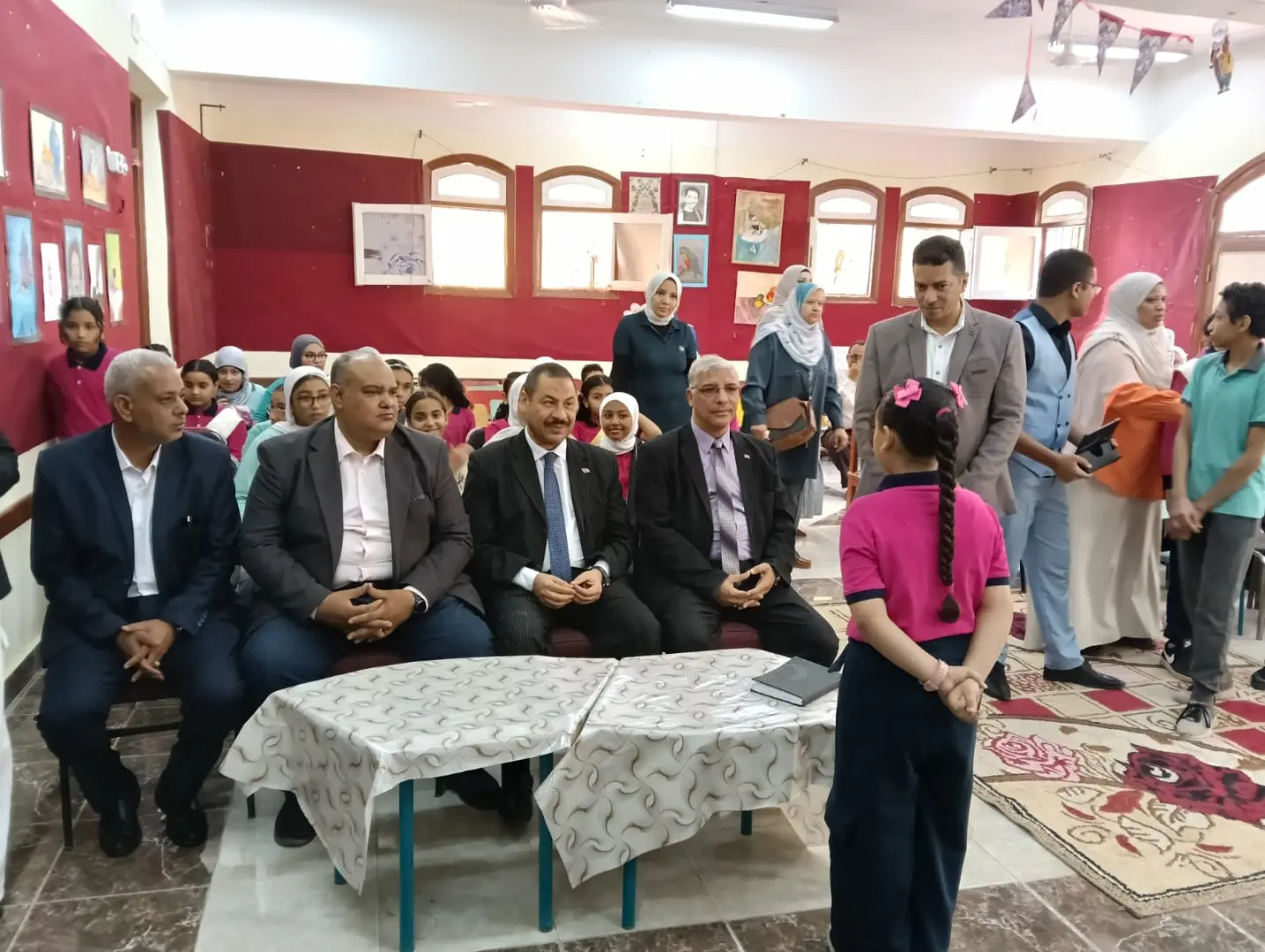 وكيل تعليم قنا يشهد ختام الأنشطة بمدرسة "تحيا مصر 1" - 1000527618