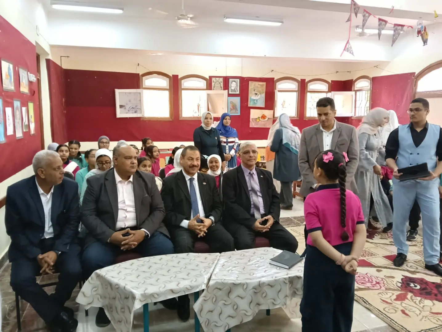 وكيل تعليم قنا يشهد ختام الأنشطة بمدرسة "تحيا مصر 1" - 1000527625