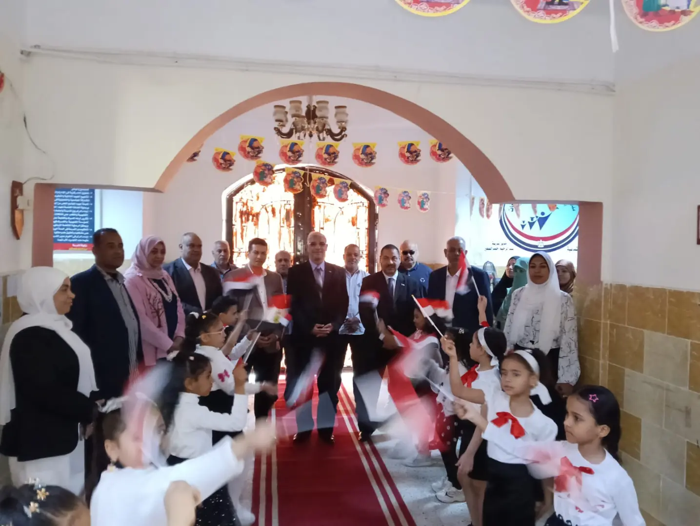 وكيل تعليم قنا يشهد ختام الأنشطة بمدرسة "تحيا مصر 1" - 1000527639