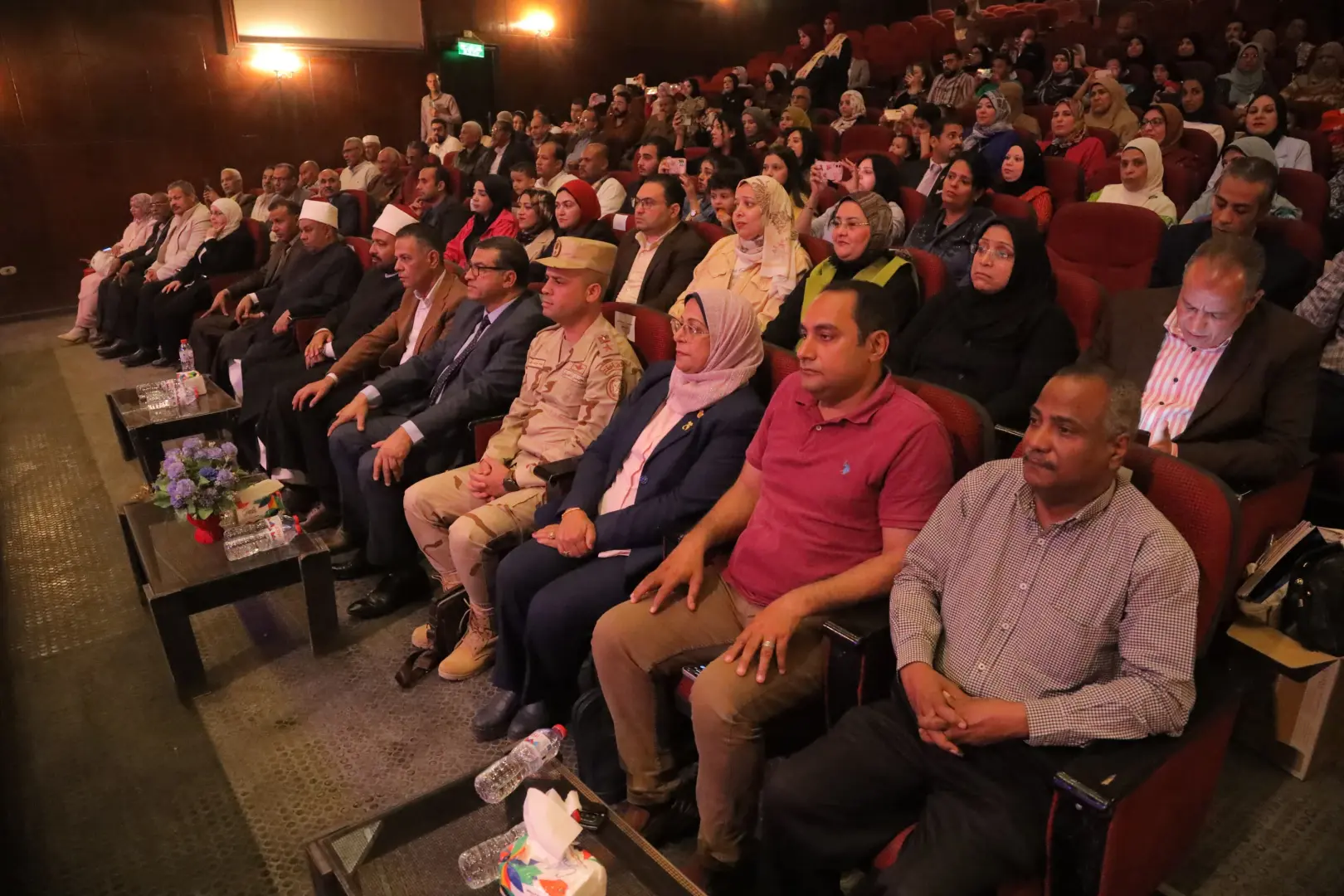محافظ قنا يشهد حفل تكريم الأمهات المثاليات - 1000527977
