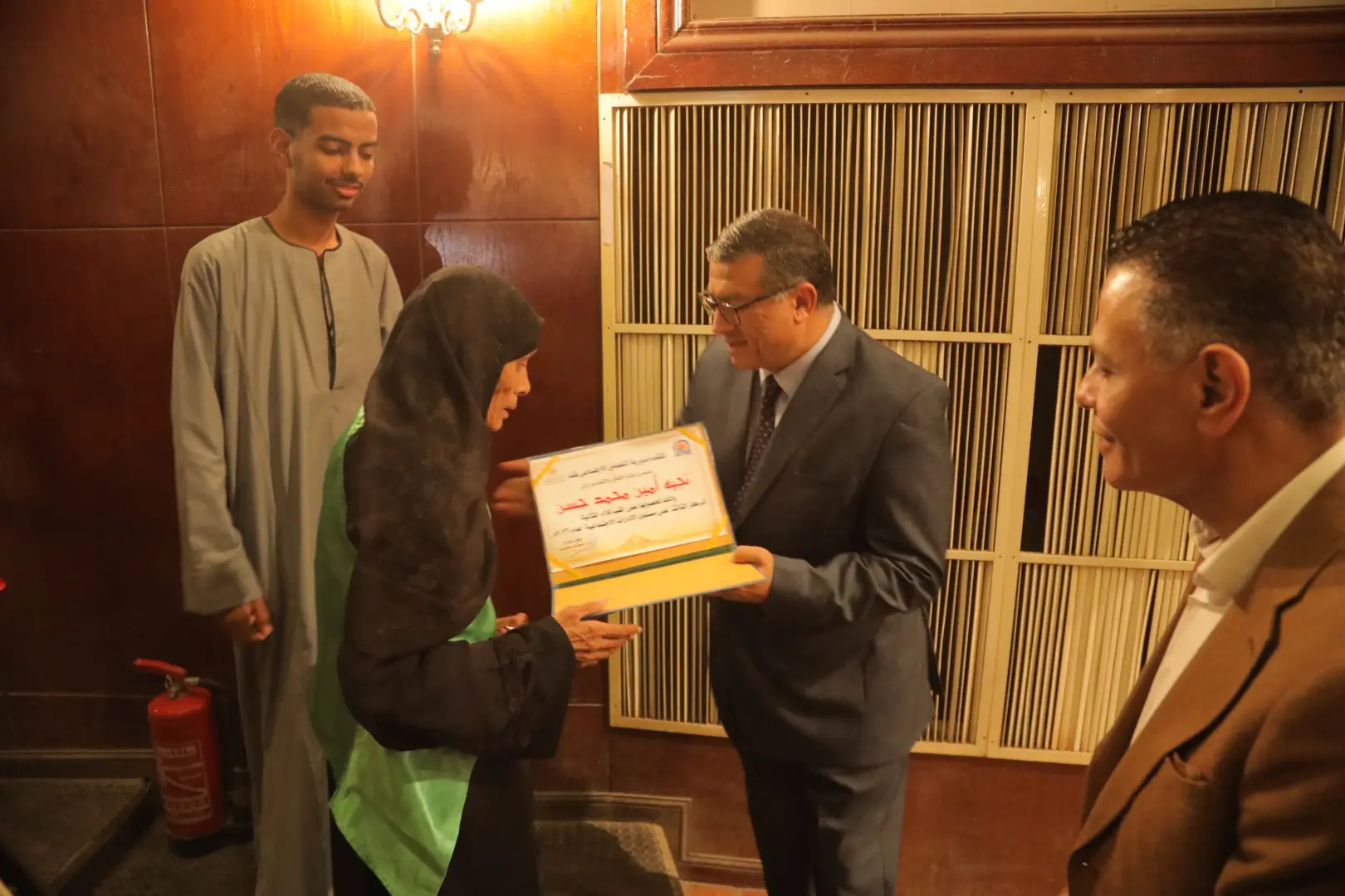 محافظ قنا يشهد حفل تكريم الأمهات المثاليات - 1000527984