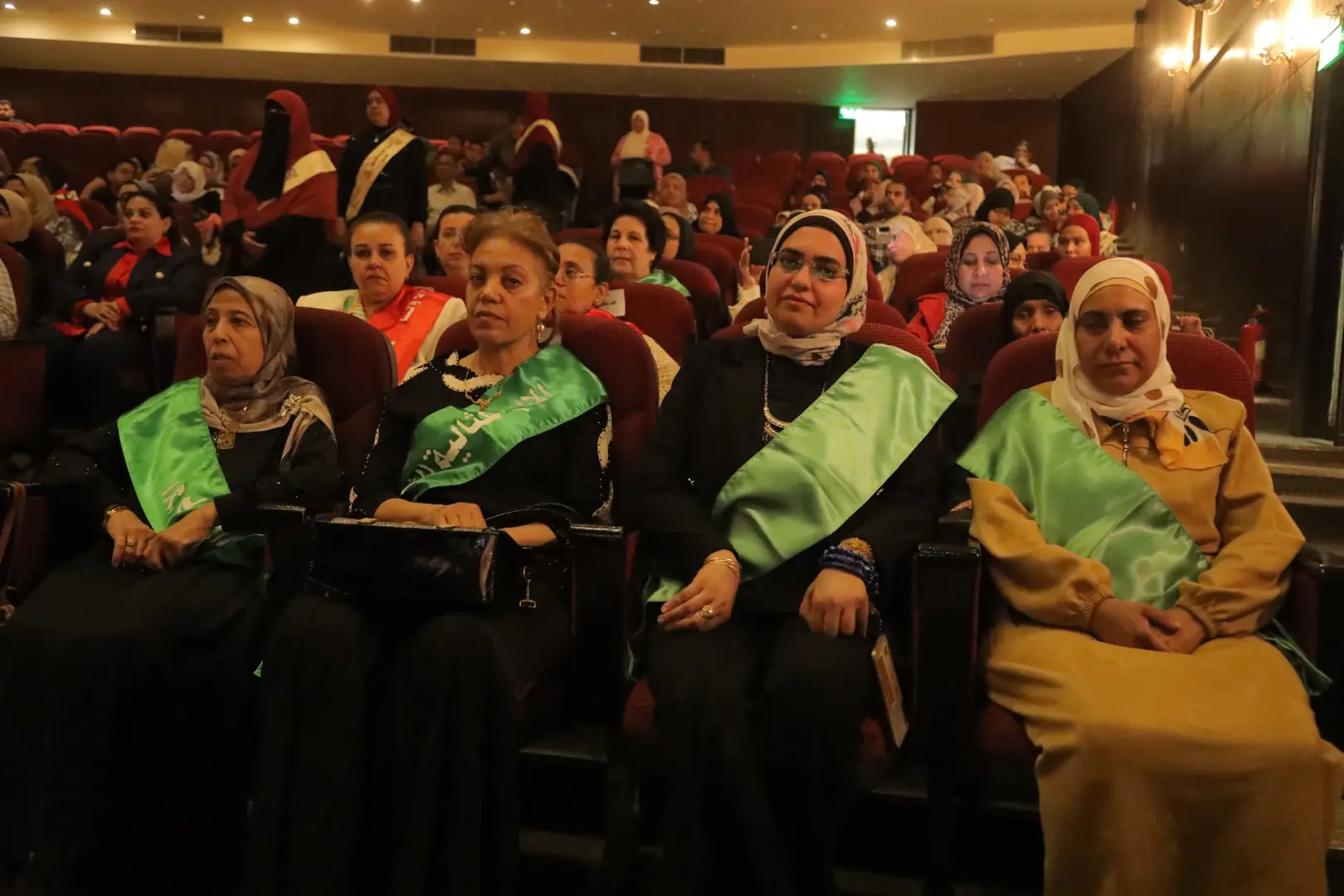 محافظ قنا يشهد حفل تكريم الأمهات المثاليات - 1000527986
