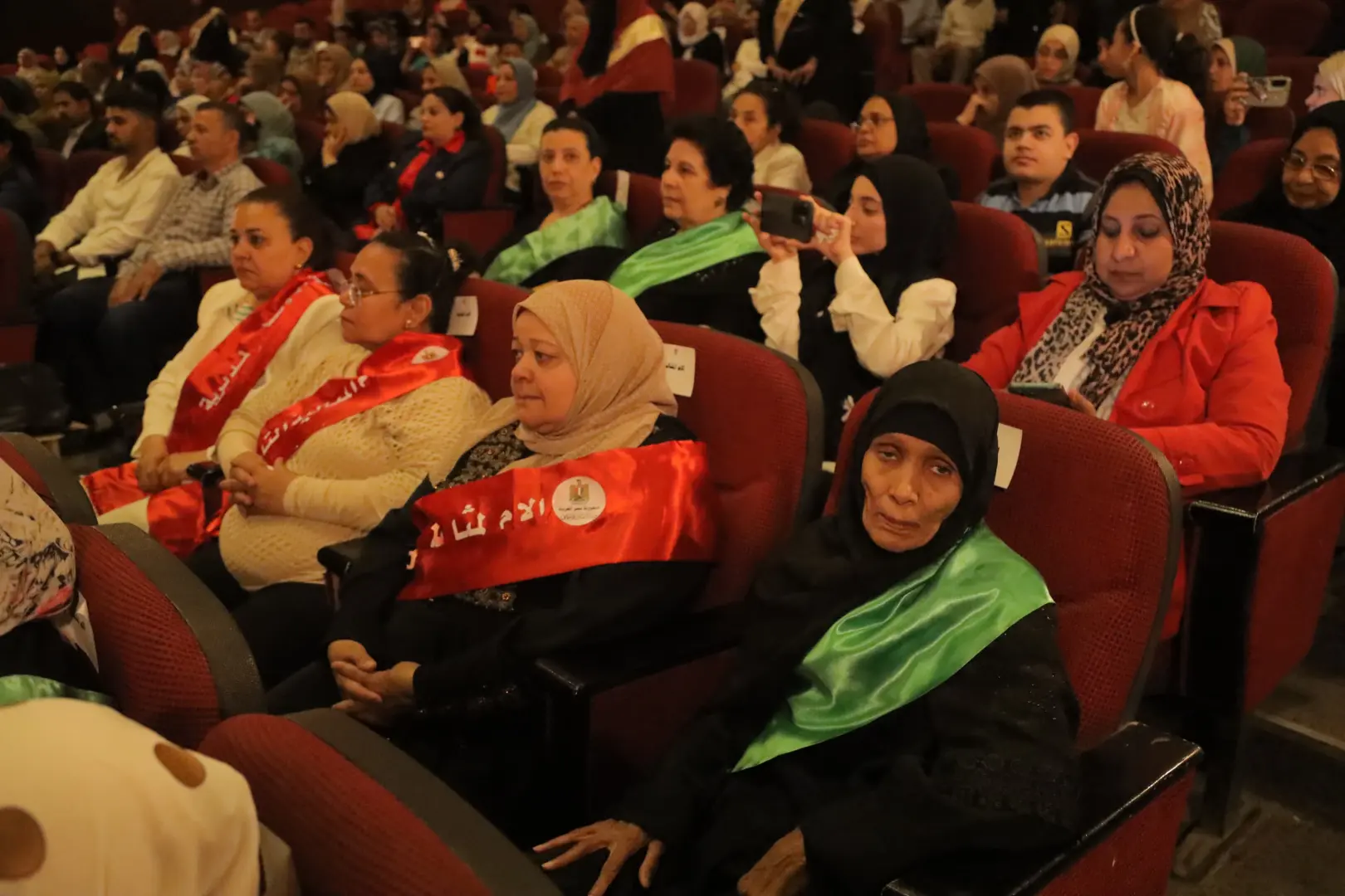 محافظ قنا يشهد حفل تكريم الأمهات المثاليات - 1000527990