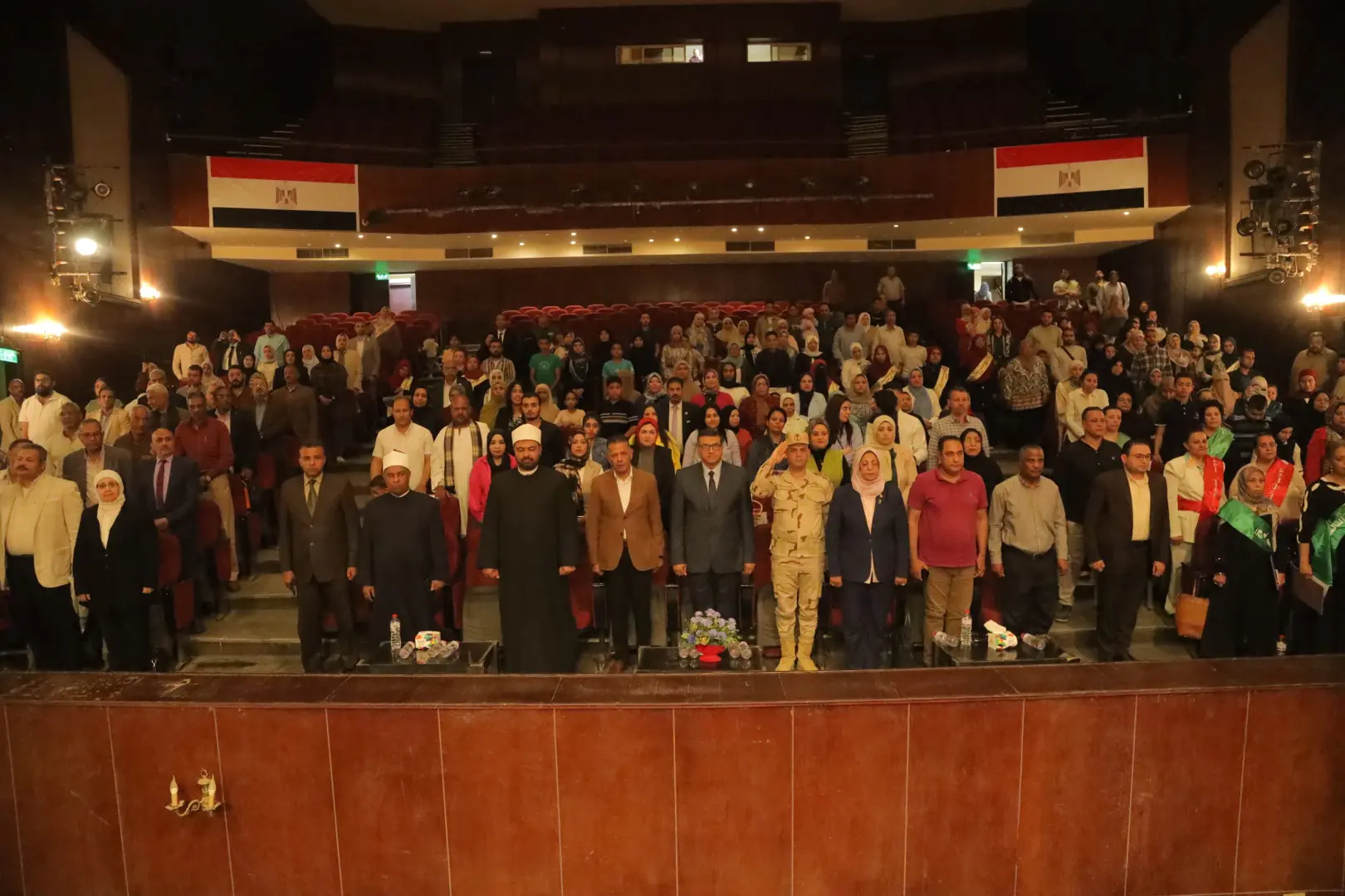 محافظ قنا يشهد حفل تكريم الأمهات المثاليات - 1000527997